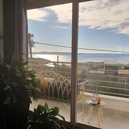 Dora Apartment *