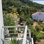 Dora Apartment