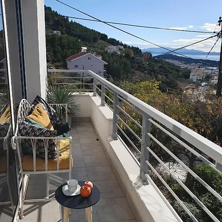 Dora Apartmán *