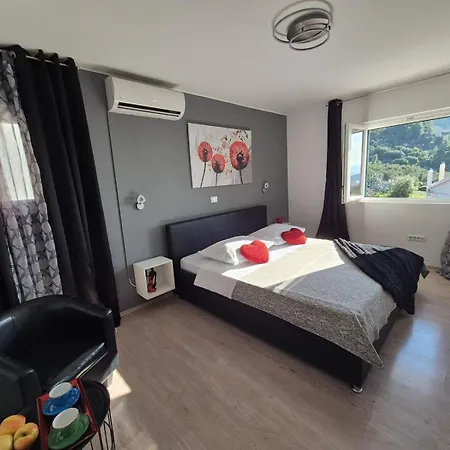 Dora * マカルスカ