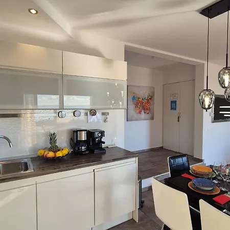 Dora * マカルスカ