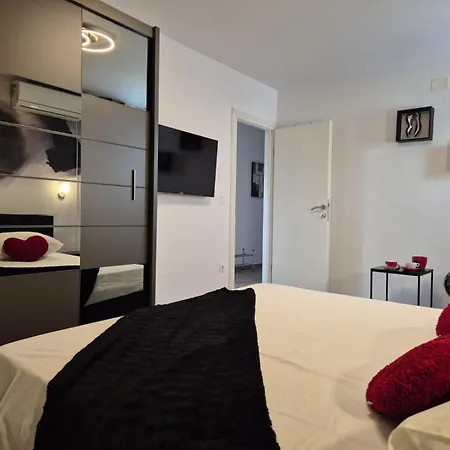 Dora Apartment *