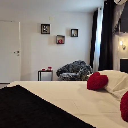 Apartment Dora *